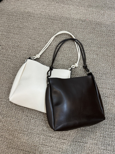 کیف دوشی مدل گره ای جنس صابونی به همراه کیف آرایشی