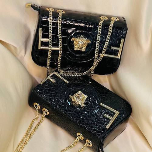 کیف دوشی پاسپورتی ورنی بند زنجیری ورساچه