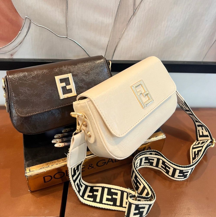 کیف دخترانهFENDI بند پهن
